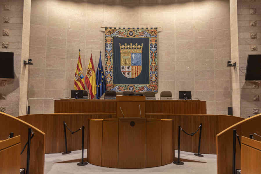 Zaragoza 097 - palacio de la Aljafería - Hemiciclo.jpg